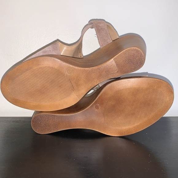 Sophia Milano Suede Wedge Heel Sandals. Size 9. Made in Italy. - Picture 7 of 11